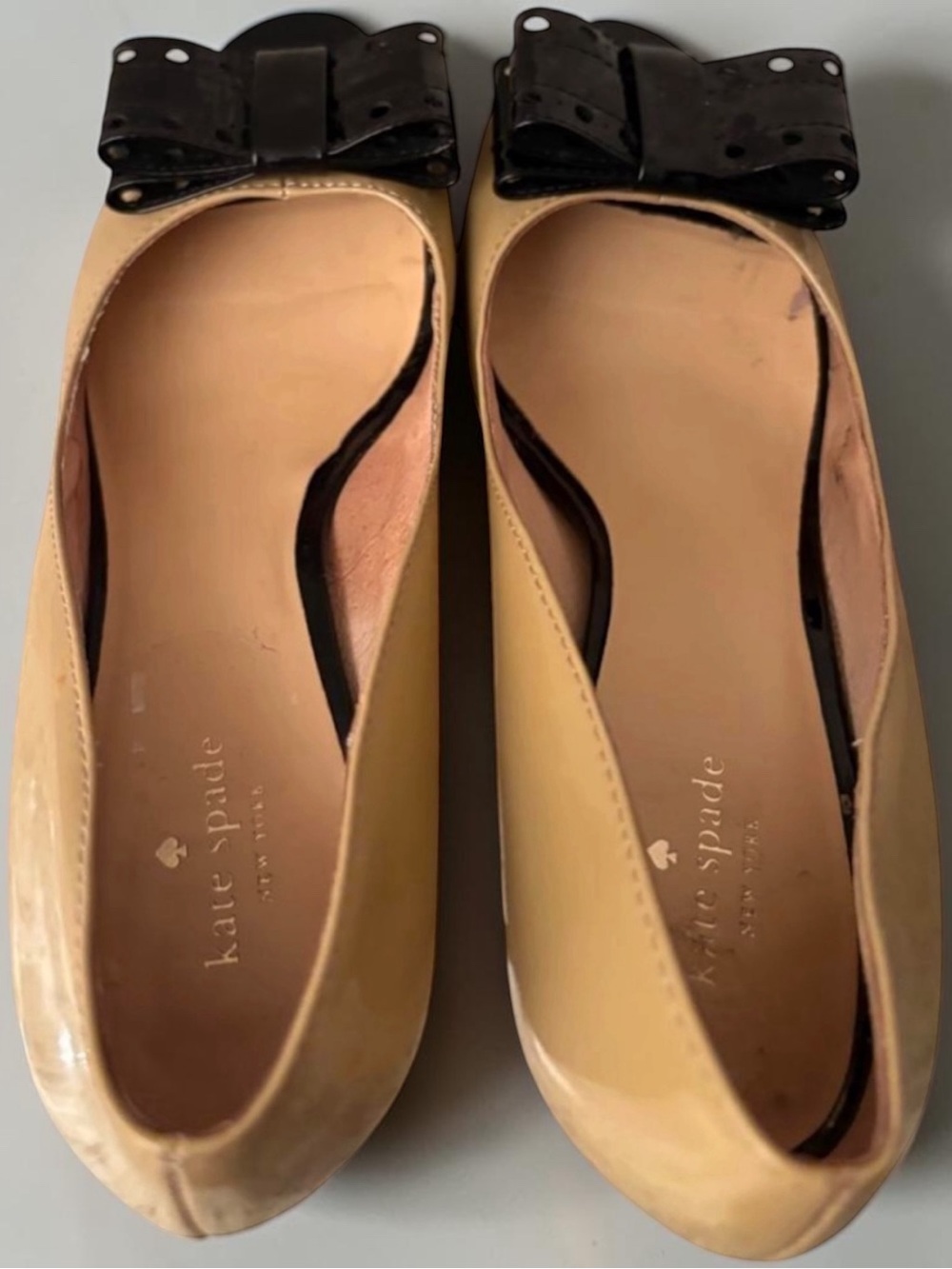 Kate Spade Tan Patent Leather Bow Open Toe Pump Size 7